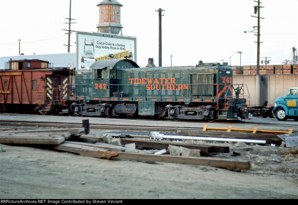 Tidewater Southern RS1 #747 with caboose tied down